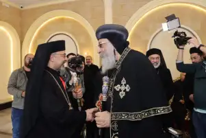 الأنبا إبراهيم إسحق يجري اتصالًا هاتفيًا بالبابا تواضروس الثاني للاطمئنان على صحته