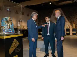 على أنغام موسيقى الهارب.. وزير السياحة يفتتح معرض الملك الشاب توت عنخ آمون بجناح مصر المُشارك بمعرض FITUR 2026