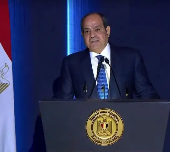 الرئيس السيسي يجدد عهده للمصريين: الدولة تمضي في الطريق الصحيح ونسعى لرفع مستوى المعيشة