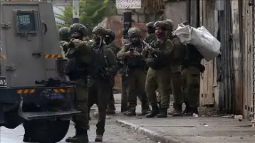 الضفة.. إصابة عامل فلسطيني برصاص الجيش الإسرائيلي
