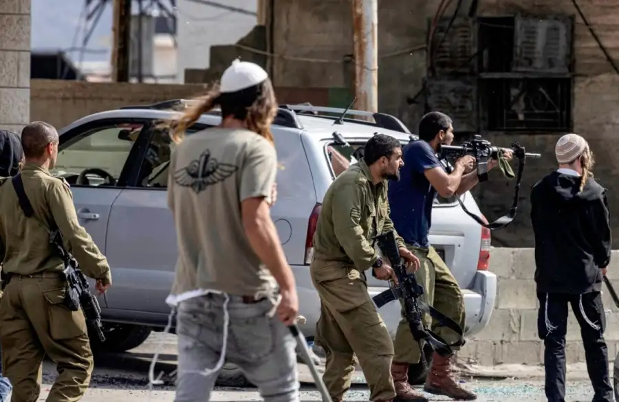 مستوطنون يهاجمون فلسطينيين في الضفة.. إصابات واعتقالات في رام الله والخليل