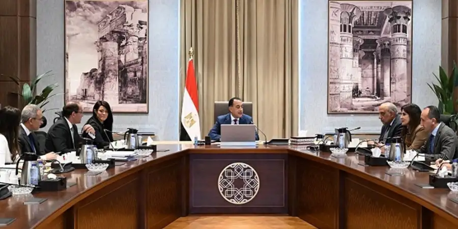 مدبولي يتابع موقف توافر التمويل لمشروعات الكهرباء ودعم الشبكة القومية لاستيعاب الطاقات المتجددة