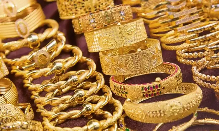 الذهب ينخفض 275 جنيها في الساعات الاولى