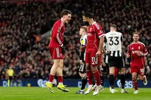 صلاح يصنع وليفربول يكتسح نيوكاسل برباعية في الدوري الإنجليزي