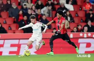 مايوركا ينذر برشلونة برباعية أمام إشبيلية في الدوري الإسباني