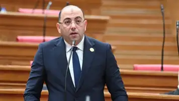 بعد انتقاد وجهه رئيس مجلس النواب.. رئيس برلمانية حماة الوطن يرد على جدل الخروج من القاعة