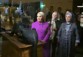 انتصار السيسي: سعدت بمرافقه السيدة أمينة أردوغان في جولة عبر الزمن داخل المتحف الكبير