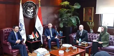 هيئة الاستثمار تبحث مع سفير سنغافورة تعزيز التعاون الاستثماري المشترك