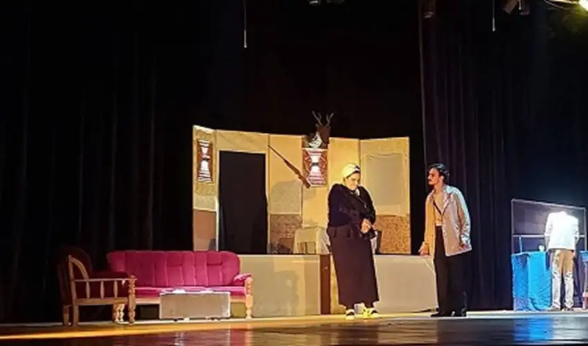 فتى الغرب المدلل ومسافر بلا متاع ضمن عروض نوادي المسرح في الإسماعيلية