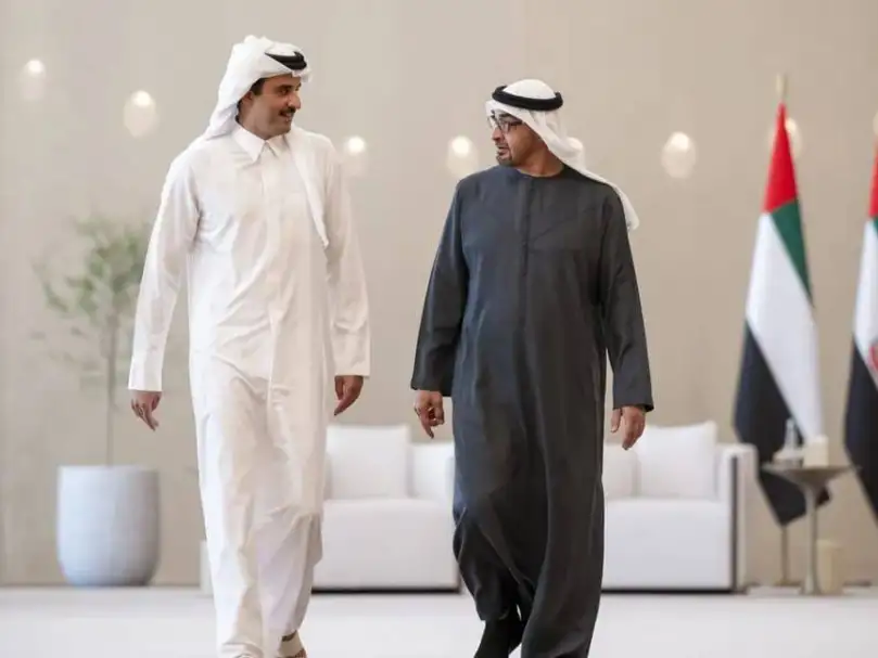 أمير قطر يصل إلى الإمارات في زيارة أخوية