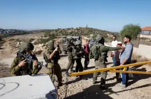 الضفة.. اعتداءات على فلسطينيين وإغلاق طرق بعملية إسرائيلية في سلفيت