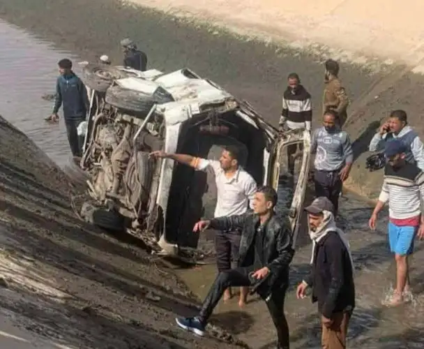 إصابة 10 أشخاص إثر حادث تصادم سيارتين بالبحيرة