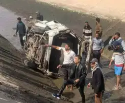 إصابة 10 أشخاص إثر حادث تصادم سيارتين بالبحيرة