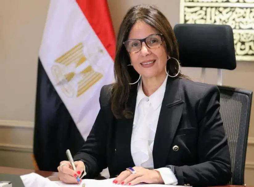 وزيرة الثقافة: لا يمكن الوصول لجيل ألفا وزد إلا بالجهاز الذكي