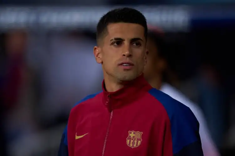 برشلونة يمهد لشراء كانسيلو في الصيف.. واللاعب مطالب بخطوة حاسمة