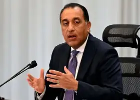 رئيس الوزراء يتابع مع وزير التموين موقف مخزون الأرصدة من السلع الغذائية