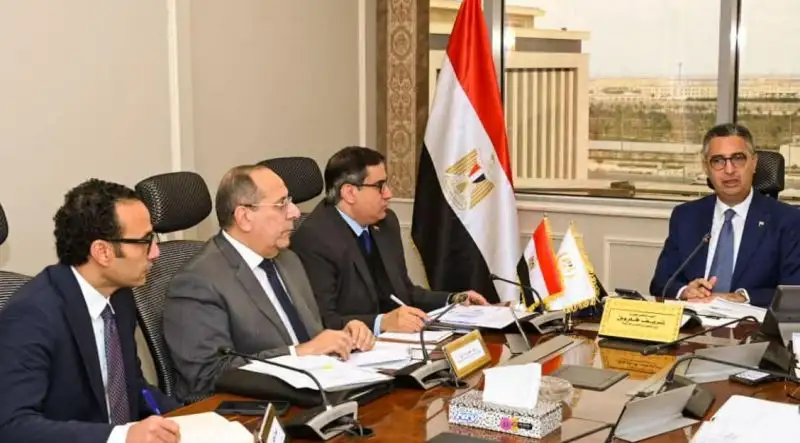 وزير التموين يوجه بتوفير احتياطات سلعية لفترات طويلة.. وغرفة عمليات على مدار 24 ساعة