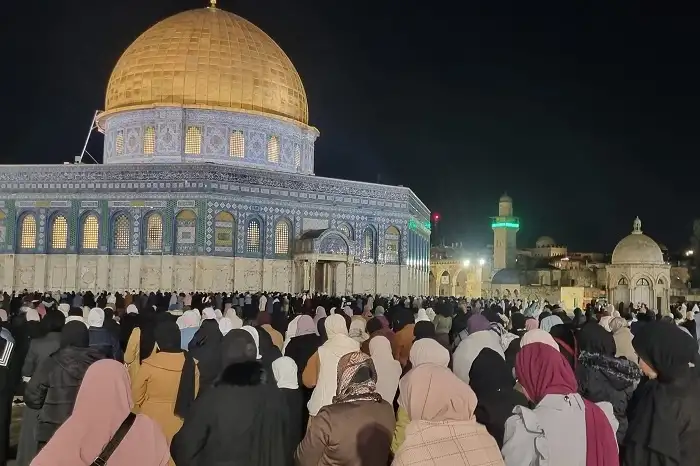 لليوم الثالث ... الاحتلال يمنع صلاة التراويح داخل المسجد الأقصى