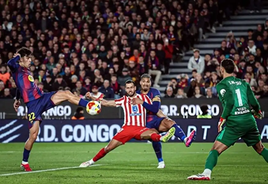 ريمونتادا غير مكتملة لبرشلونة تقود أتلتيكو مدريد لنهائي كأس ملك إسبانيا