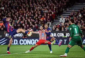 ريمونتادا غير مكتملة لبرشلونة تقود أتلتيكو مدريد لنهائي كأس ملك إسبانيا