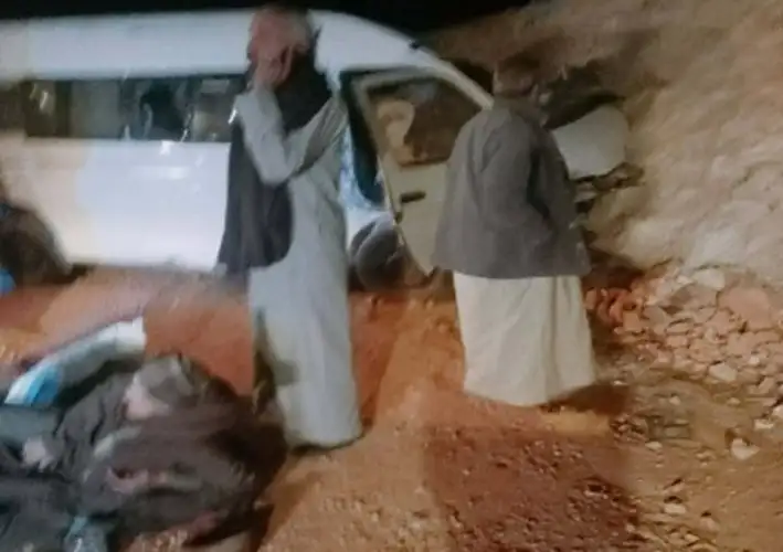 عاجل...إصابة 6 أشخاص في انقلاب ميكروباص بطريق تنيدة – منفلوط بالوادى الجديد
