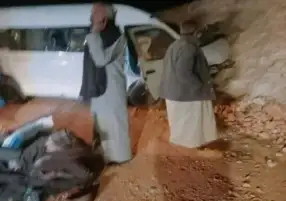 عاجل...إصابة 6 أشخاص في انقلاب ميكروباص بطريق تنيدة – منفلوط بالوادى الجديد