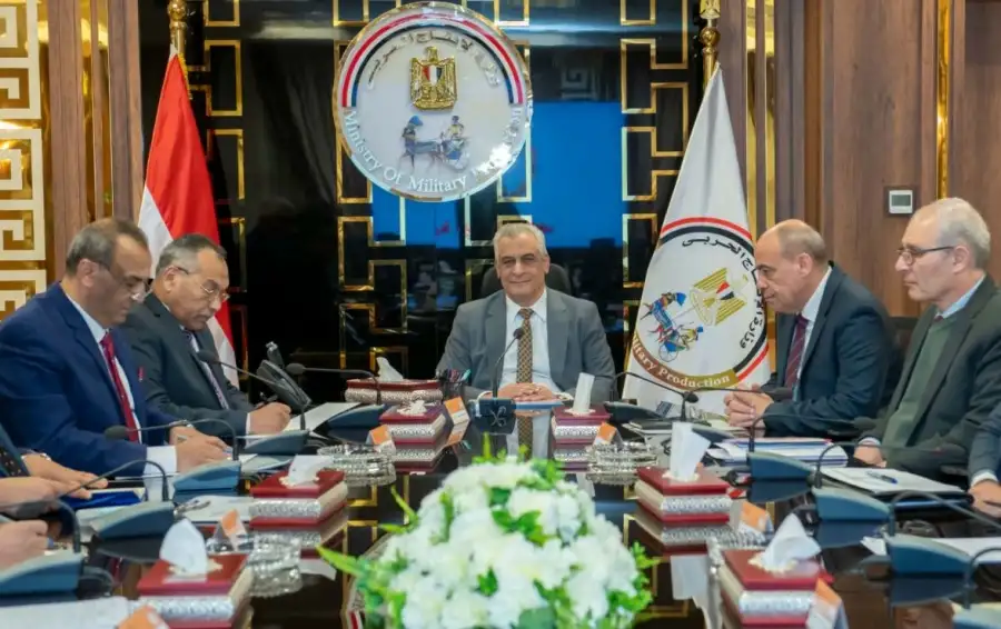 وزير الإنتاج الحربي يجتمع مع رؤساء الشركات المنتجة للذخائر ويؤكد المرحلة الحالية تتطلب المزيد من العمل