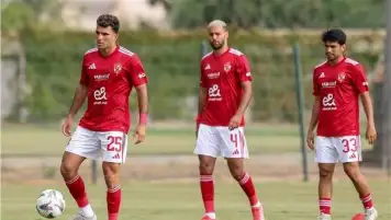 محمد شكري ينتظم في التدريبات الجماعية للأهلي بعد تعافيه من الإصابة