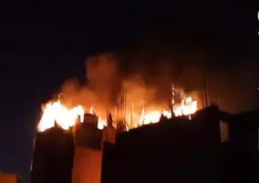 السيطرة على حريق فى غية حمام أعلى سطح عقار بالزاوية الحمراء