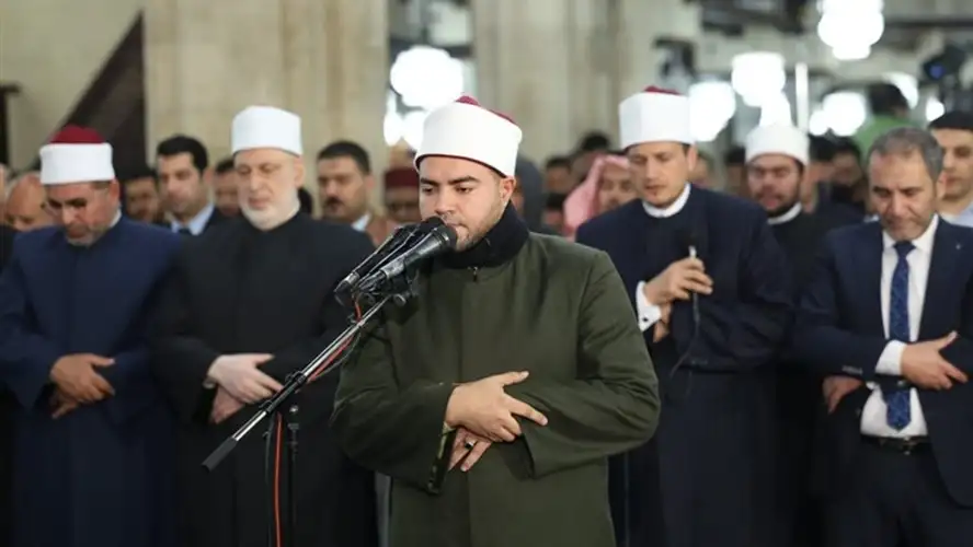 بروايات حفص والسوسي وخلف.. أئمة الجامع الأزهر يؤدون صلاة التراويح بالليلة 28 من رمضان