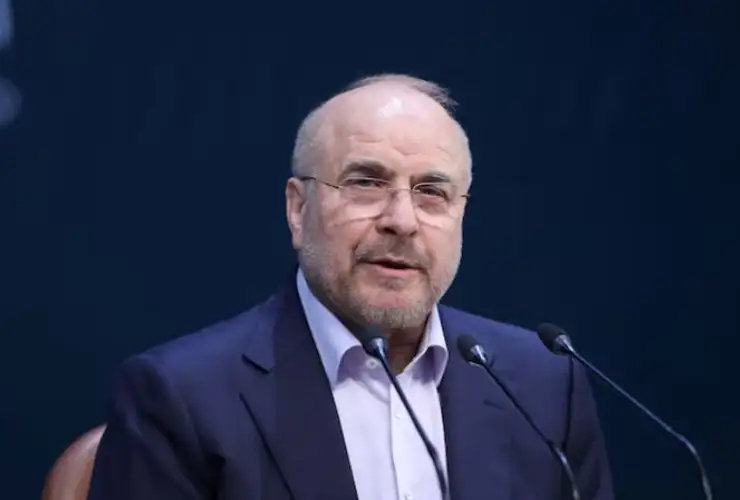 رئيس البرلمان الإيراني ينفي إجراء مفاوضات مع أمريكا: الشعب يطالب بعقاب كامل ومؤلم للمعتدين