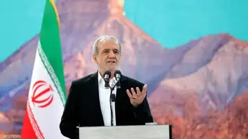 الرئيس الإيراني: أُقبَل أيدي القوات المسلحة.. مستقبل بلادنا الآمن والمسالم مدين لصمود ومقاومة الشعب