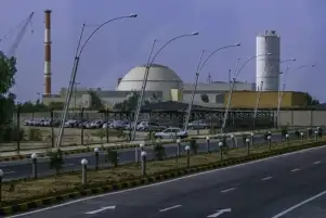 إيران.. صاروخ يصيب موقع محطة بوشهر النووية دون خسائر