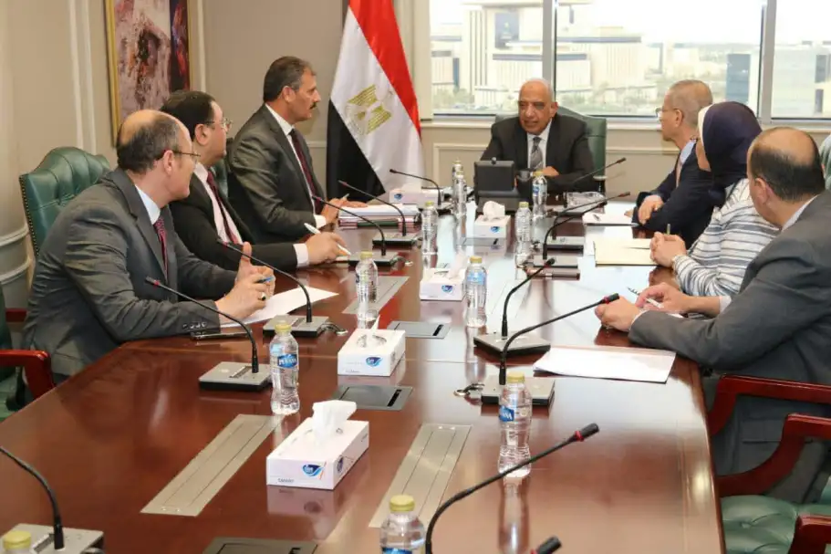 وزير الكهرباء يجتمع بخلية إدارة الأزمة لمتابعة خطة التشغيل لتأمين الشبكة الموحدة