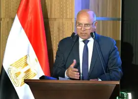 كامل الوزير: تعاطي السجائر في القطارات كأنها مخدرات.. ونفرض غرامات على المدخنين
