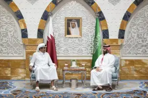 أمير قطر وولي العهد السعودي يبحثان في جدة جهود خفض التصعيد