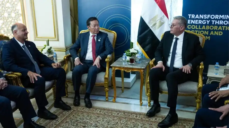 وزير البترول يبحث خطط شركة بي بي الإنجليزية للتوسع في مصر