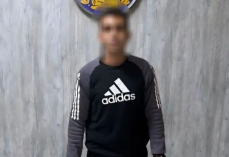 ضبط طالب بتهمة التحرش بسيدة وتهديدها عبر مواقع التواصل بزعم نفوذ والده الشرطي