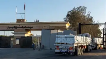 دخول دفعات جديدة من المساعدات والأفراد من معبر رفح البري
