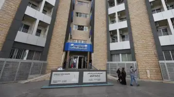 تضرر مستشفى في مدينة صور بجنوب لبنان جراء غارتين اسرائيليتين في محيطه