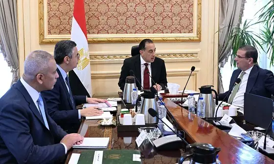 رئيس الوزراء يتابع موقف توافر السلع الاستراتيجية في الأسواق واستعدادات الموسم الحالي لتوريد القمح المحلي