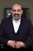 الفنان محسن منصور ينفي انتقاله إلى إدارة المسرح القومي