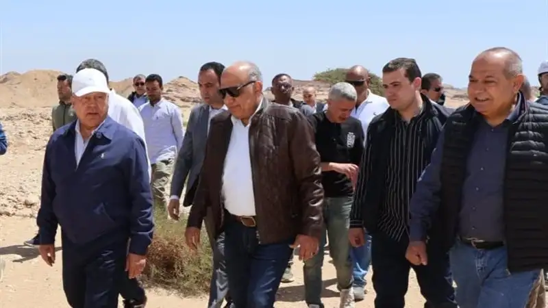 وزيرا النقل والكهرباء يتفقدان منطقة جبل الجلالة بمحافظة السويس