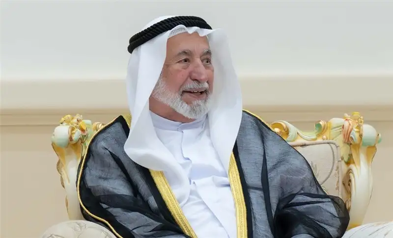 حاكم الشارقة يعلن عن عمله على إصداره الجديد "الكون وأناسي كثيراً"