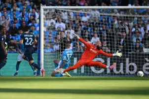 نابولي يسقط بثنائية أمام لاتسيو ويقرب إنتر من حسم لقب الدوري الإيطالي