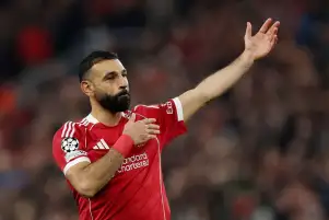 إصابة محمد صلاح تقلق ليفربول.. وخروجه وسط تصفيق الجماهير أمام كريستال بالاس