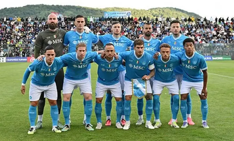 فرصة ذهبية لإنتر.. نابولي يتعثر بالتعادل مع كومو في الدوري الإيطالي