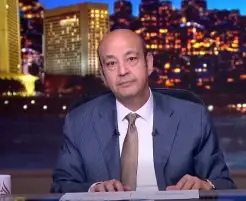التطبيلة بـ200 جنيه.. عمرو أديب يداعب فريق عمل برنامجه