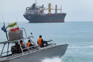الحرس الثوري يهدد برد حازم تجاه أي سفينة لا تلتزم بتعليماته في مضيق هرمز