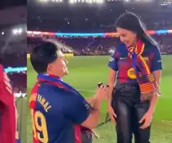 بالفيديو.. طلب زواج يخطف الأضواء في ليلة الكلاسيكو